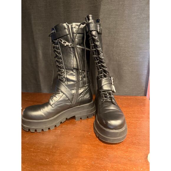 Zara  combat with pocket. Size 8.5 - Picture 4 of 6